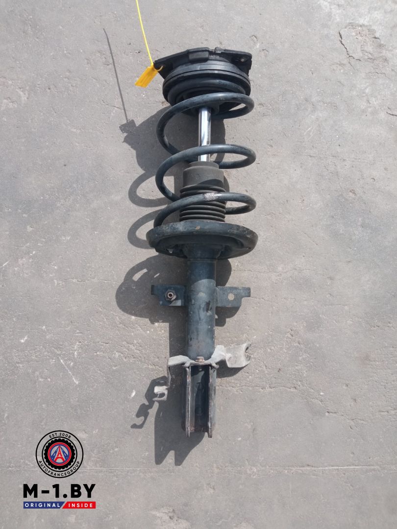 стойка передняя правая Renault Clio 3 поколение (2005 - 2009), 8200183568 - фото №1