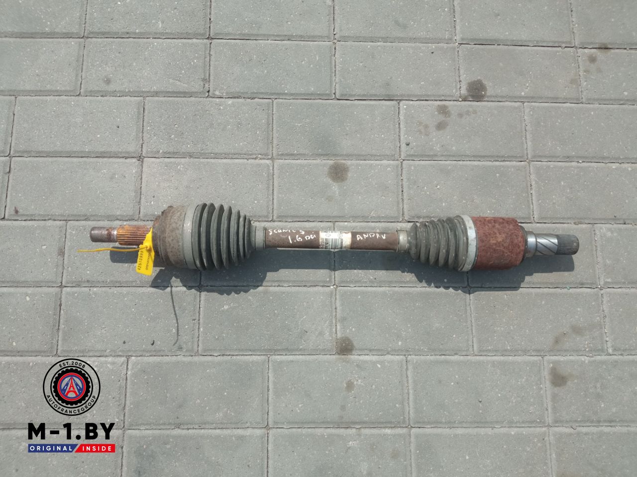 полуось передняя левая (приводной вал, ШРУС) Renault Scenic 3 поколение 2011, 1.6 л., дизель, 8200725512 - фото №1