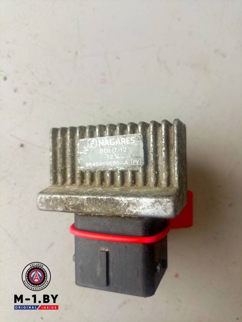 реле накала свечей Renault Megane 3 поколение (2008 - 2014), 9640469680A - фото №1