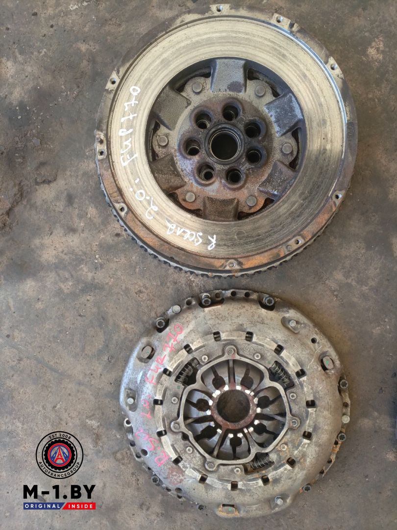 маховик Renault Scenic 2 поколение (2003 - 2006), 2.0 л., F4R 770, бензин, 8200456755 - фото №1