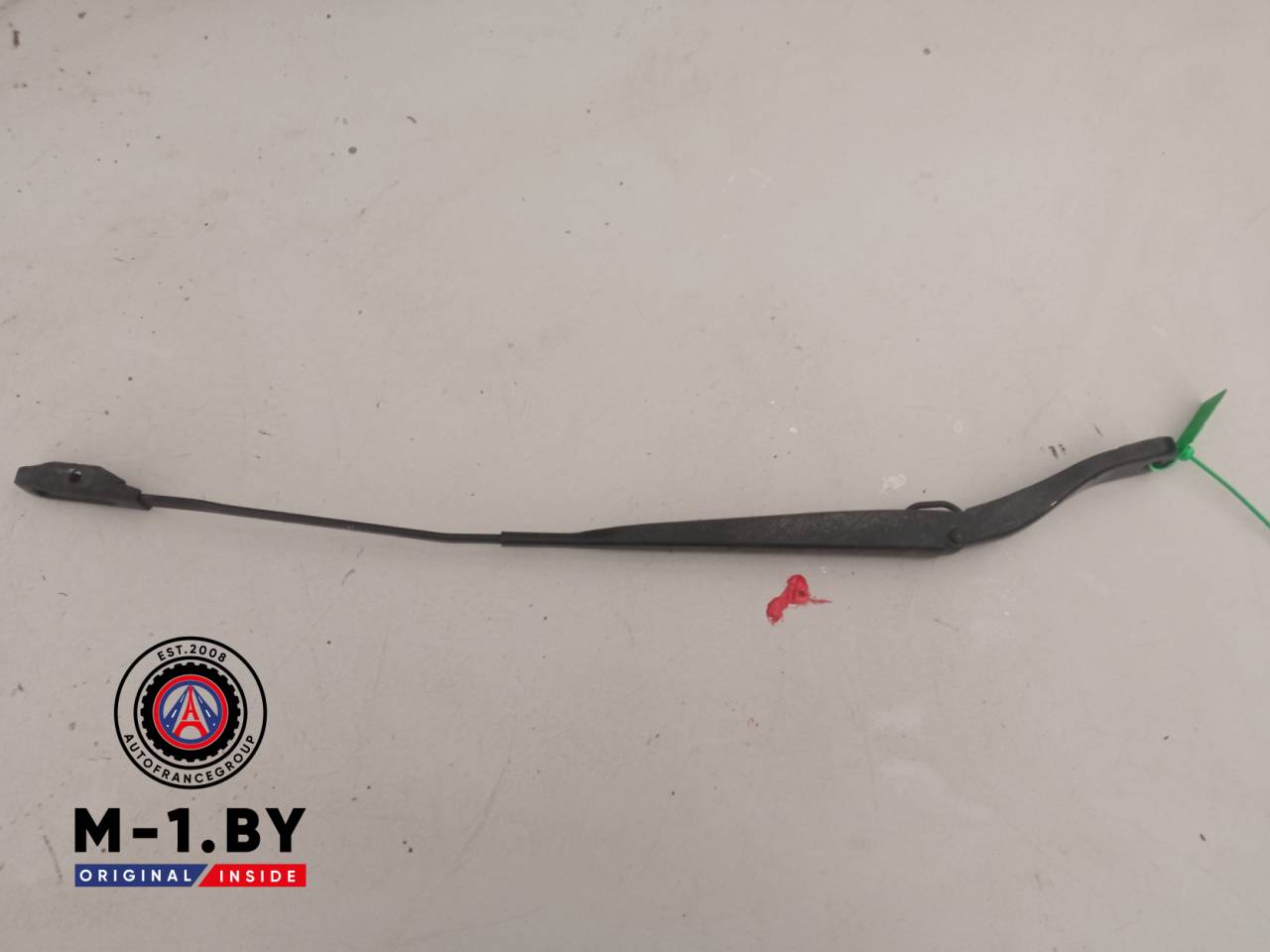 щеткодержатель (поводок стеклоочистителя, дворник) Renault Megane 3 поколение (2008 - 2014), 288810005R - фото №1