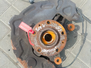 ступица передняя левая Peugeot 508 1 поколение (2010 - 2014)