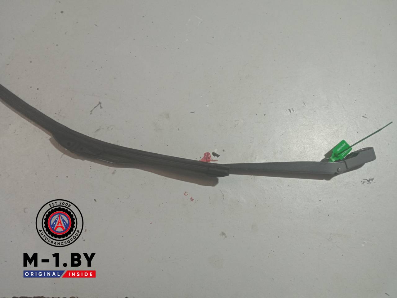 щеткодержатель (поводок стеклоочистителя, дворник) Renault Logan 1 поколение (2004 - 2009) - фото №1