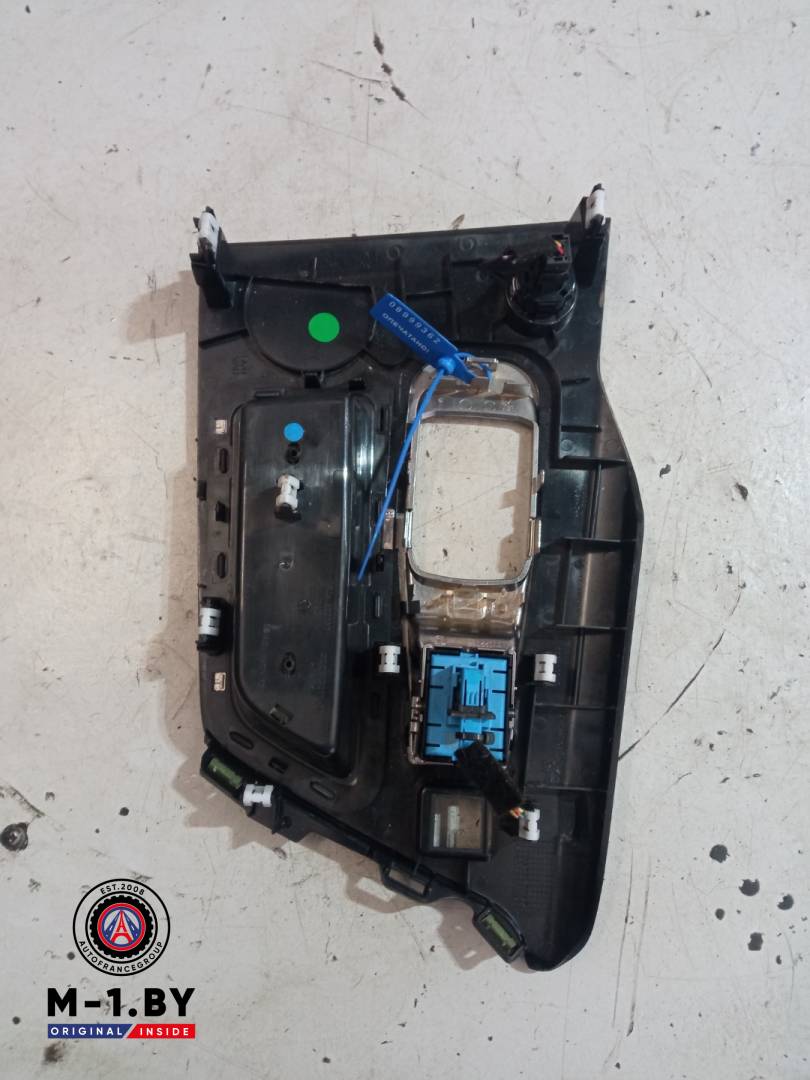 рамка обрамление кулисы Peugeot 3008 2 поколение (2017 - 2025) - фото №1