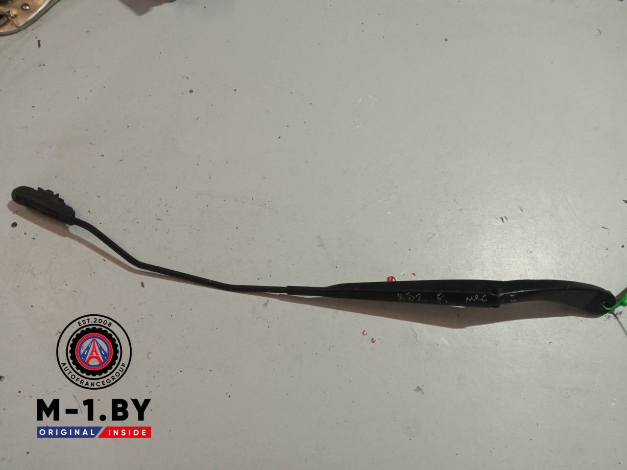 щеткодержатель (поводок стеклоочистителя, дворник) Renault Megane 2 поколение (2002 - 2006), 8200417219 - фото №1