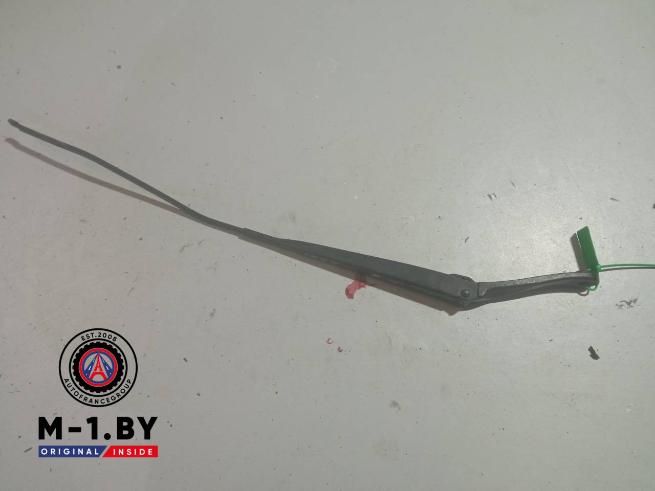 щеткодержатель (поводок стеклоочистителя, дворник) Renault Laguna 3 поколение (2007 - 2012), 288810001N - фото №1