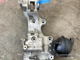 кронштейн генератора Mitsubishi Grandis 1 поколение (2003 - 2011), 2.0 л., дизель