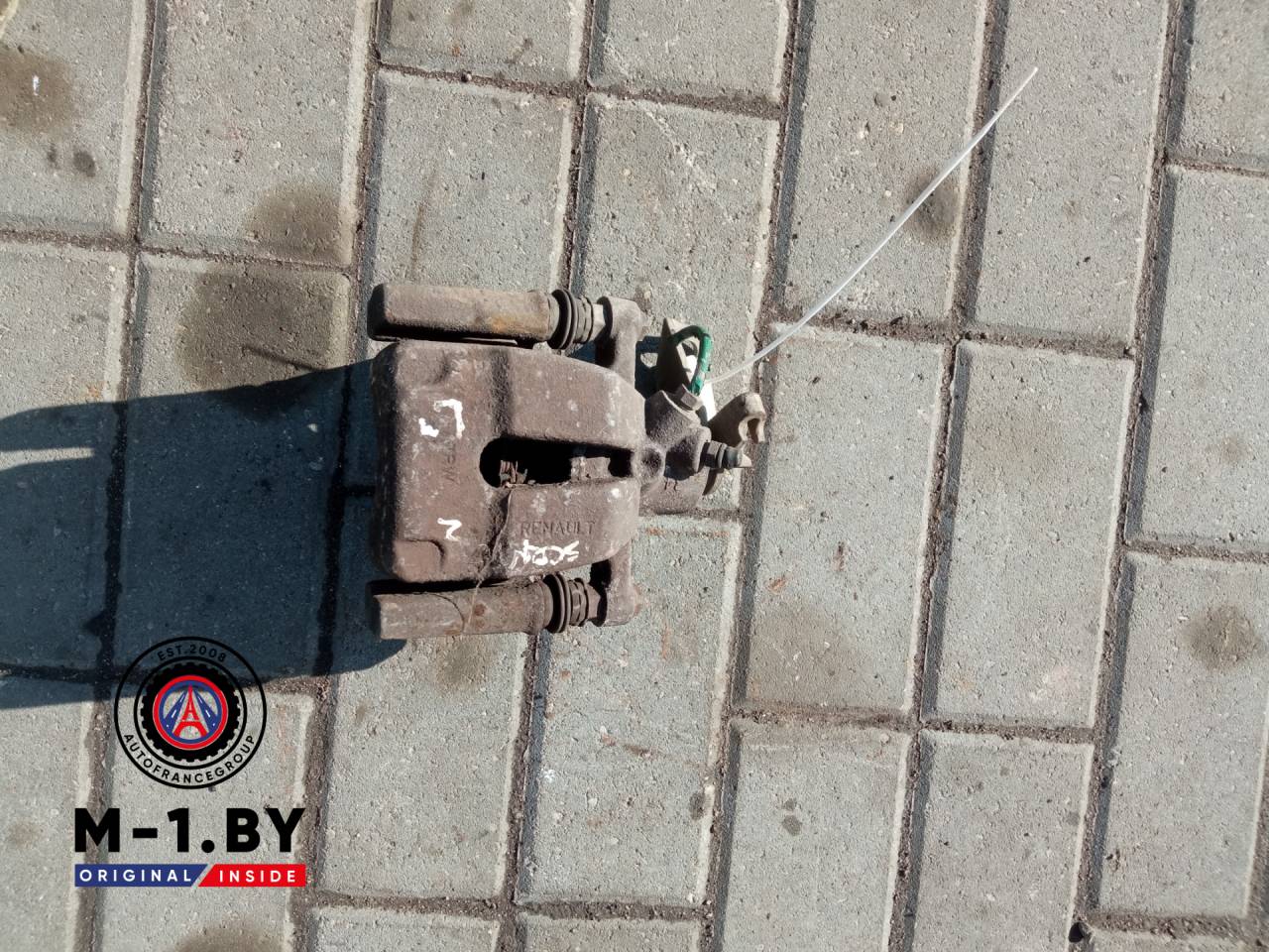 суппорт задний левый Renault Scenic 2 поколение (2003 - 2006) - фото №1