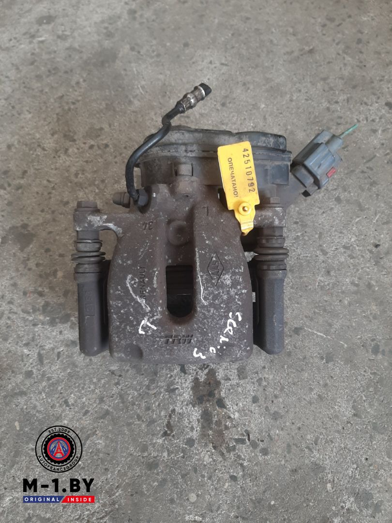 суппорт задний левый Renault Scenic 3 поколение (2009 - 2012) - фото №1