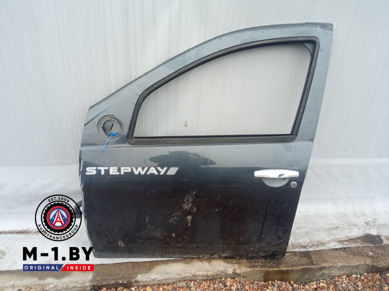 дверь передняя левая Renault Sandero 1 поколение (2009 - 2014) - фото №1