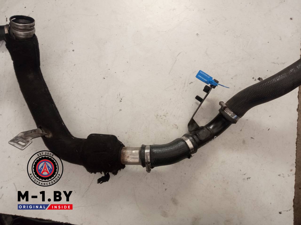 патрубок интеркулера Nissan NV200 1 поколение (2009 - 2025) - фото №1