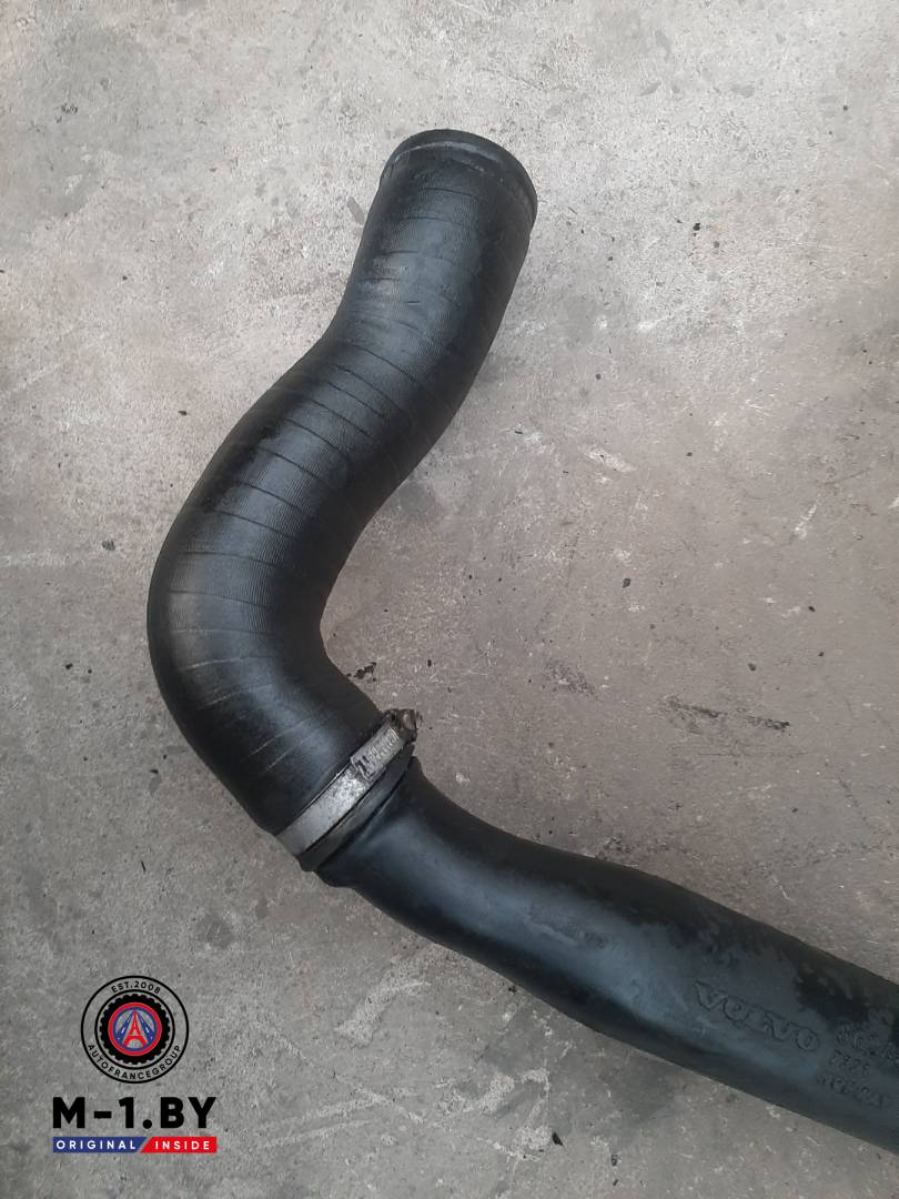 патрубок интеркулера Volvo S80 1 поколение (1998 - 2003), 2.4 л., дизель, 8624887 - фото №1