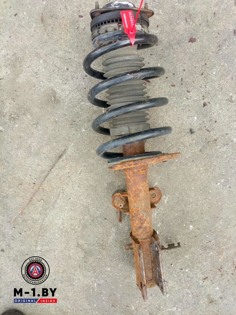 стойка передняя левая Chrysler Voyager 5 поколение (2007 - 2011), 2.8 л., дизель - фото №1