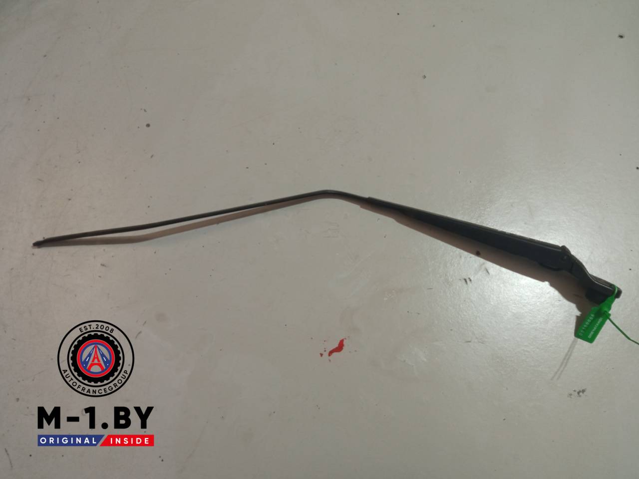 щеткодержатель (поводок стеклоочистителя, дворник) Renault Scenic 3 поколение (2009 - 2012), 288860003R - фото №1