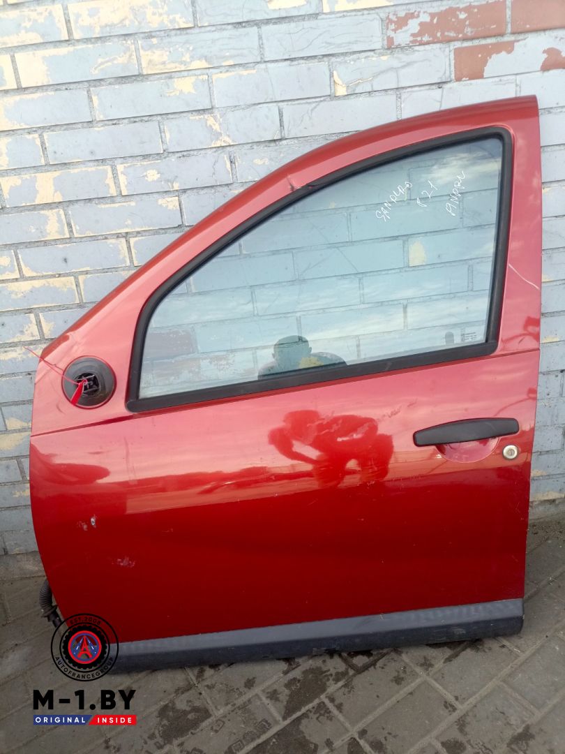 дверь передняя левая Renault Sandero 1 поколение (2009 - 2014) - фото №1