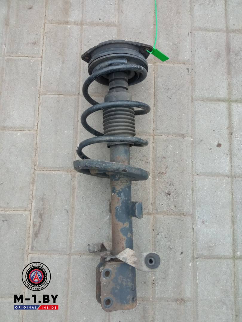 стойка передняя правая Renault Clio 2 поколение (1998 - 2002) - фото №1