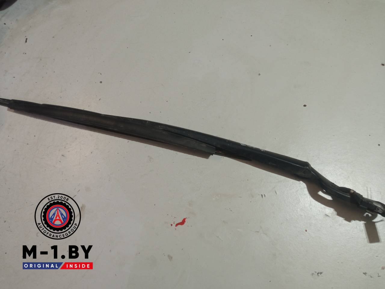щеткодержатель (поводок стеклоочистителя, дворник) BMW 7 серия E65/E66/E67 (2001 - 2005) - фото №1