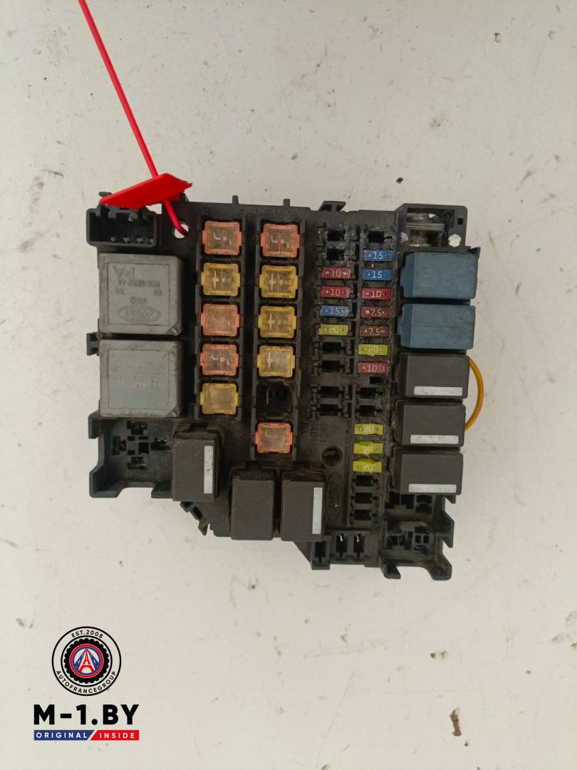 блок предохранителей Ford Fiesta 6 поколение (2008 - 2013), 1.6 л., дизель, AV5T-14K012-PHE - фото №1