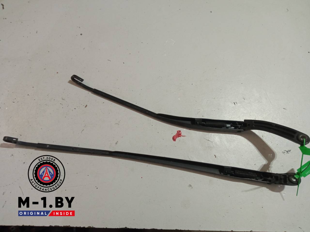 щеткодержатель (поводок стеклоочистителя, дворник) Renault Laguna 2 поколение (2001 - 2005) - фото №1
