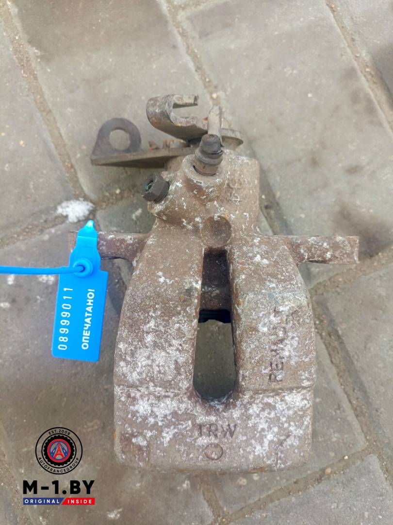 суппорт задний левый Renault Megane 3 поколение (2008 - 2014) - фото №1