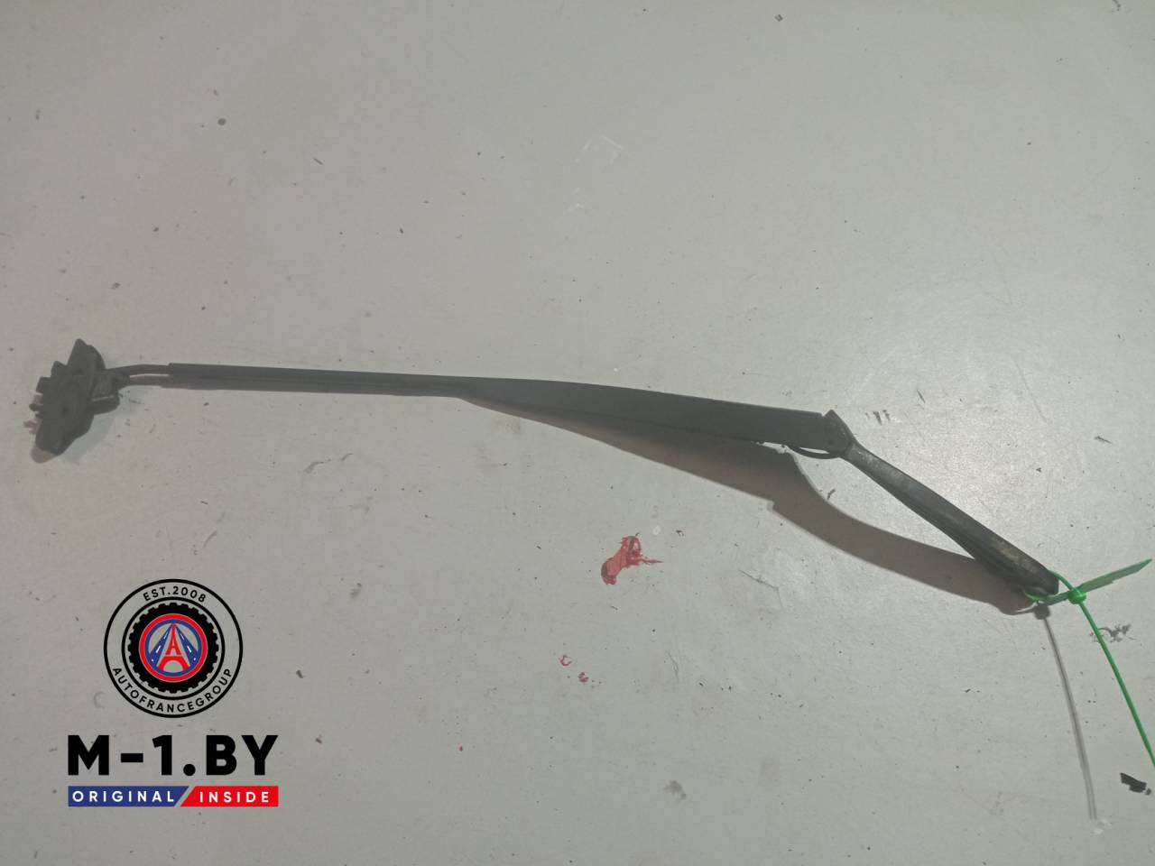 щеткодержатель (поводок стеклоочистителя, дворник) Renault Laguna 2 поколение (2001 - 2005) - фото №1