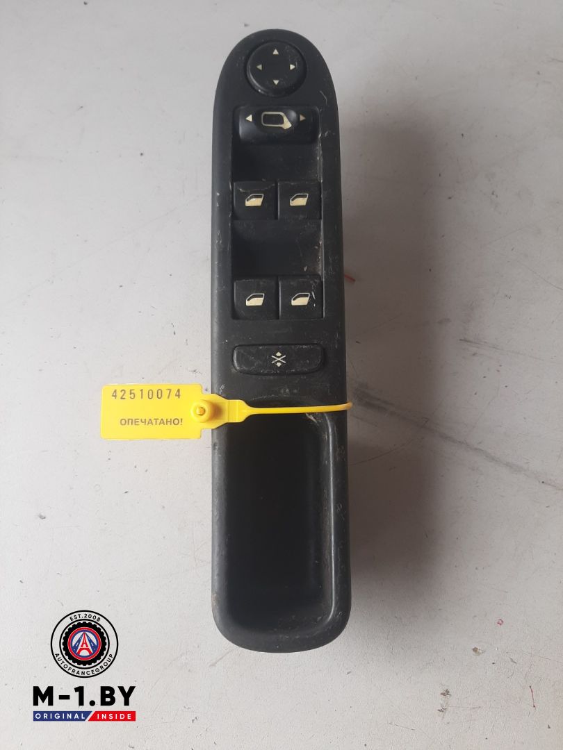 блок управления стеклоподъемниками Peugeot 307 1 поколение (2001 - 2005), 96351623XT - фото №1