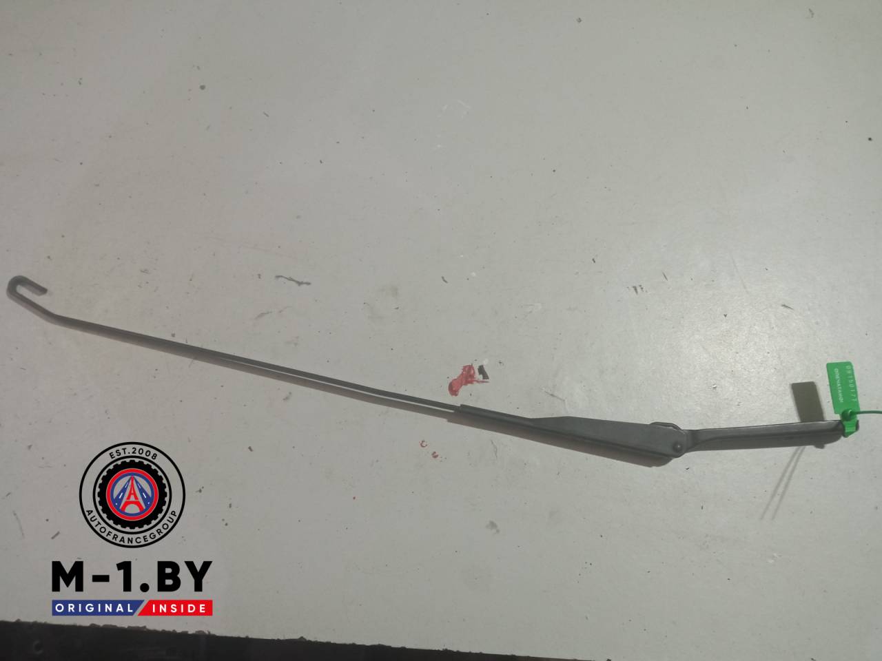 щеткодержатель (поводок стеклоочистителя, дворник) Renault Trafic 2 поколение (2001 - 2006) - фото №1