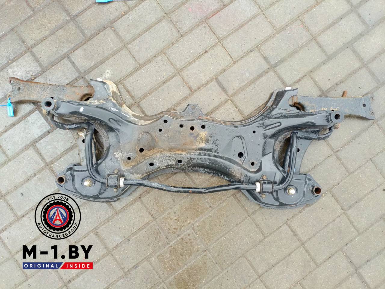 балка подвески передняя (подрамник) Toyota Corolla 9 поколение (E120/E130) (2000 - 2004), 2.0 л., дизель - фото №1