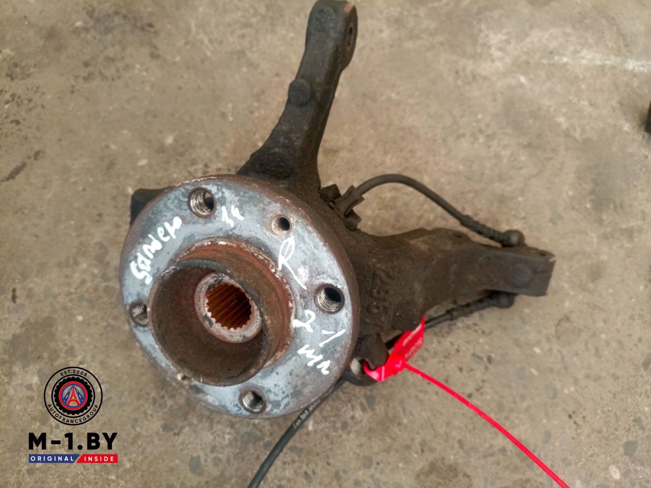 ступица передняя правая Renault Sandero 1 поколение (2009 - 2014), 1.4 л., бензин - фото №1