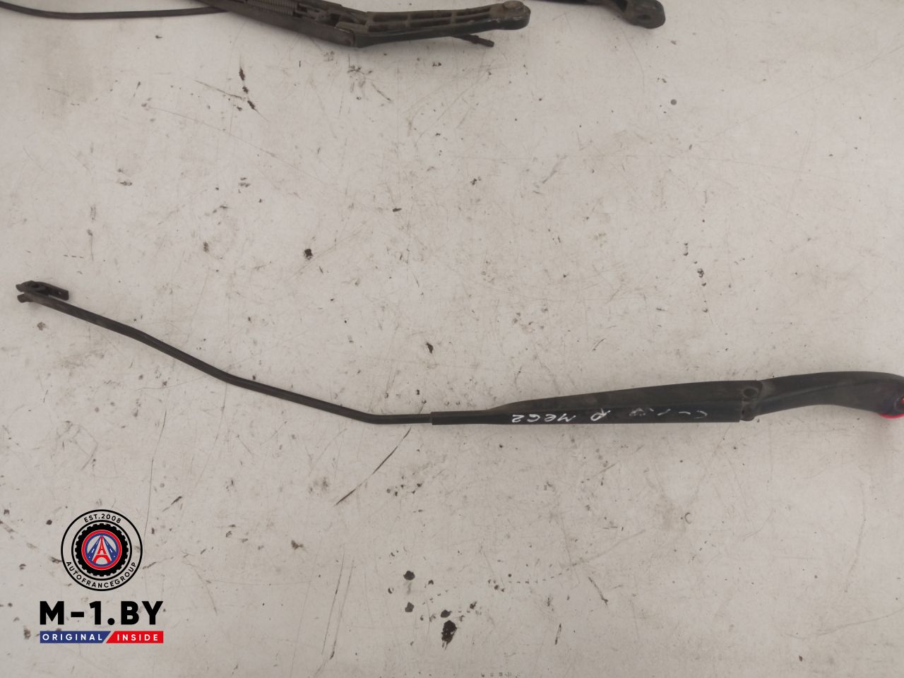 щеткодержатель (поводок стеклоочистителя, дворник) Renault Megane 2 поколение (2002 - 2006) - фото №1