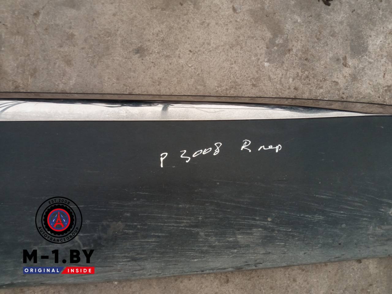 молдинг двери передней правой Peugeot 3008 2 поколение (2017 - 2025), 9811404077 - фото №1