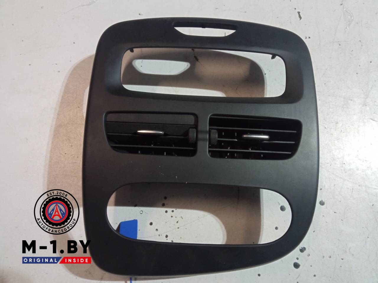 Декоративная накладка центральной консоли Renault Clio 4 поколение (2012 - 2016) - фото №1