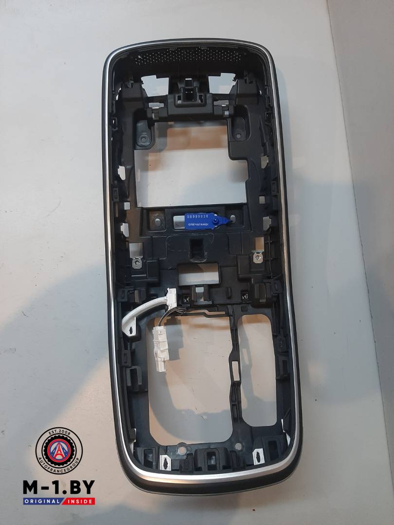 консоль салона Renault Scenic 4 поколение 2018, 682607429R - фото №1