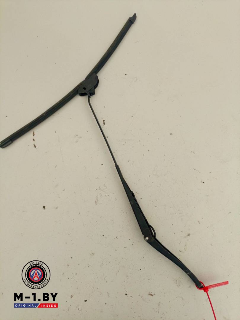 щеткодержатель (поводок стеклоочистителя, дворник) Renault Sandero 1 поколение (2009 - 2014) - фото №1