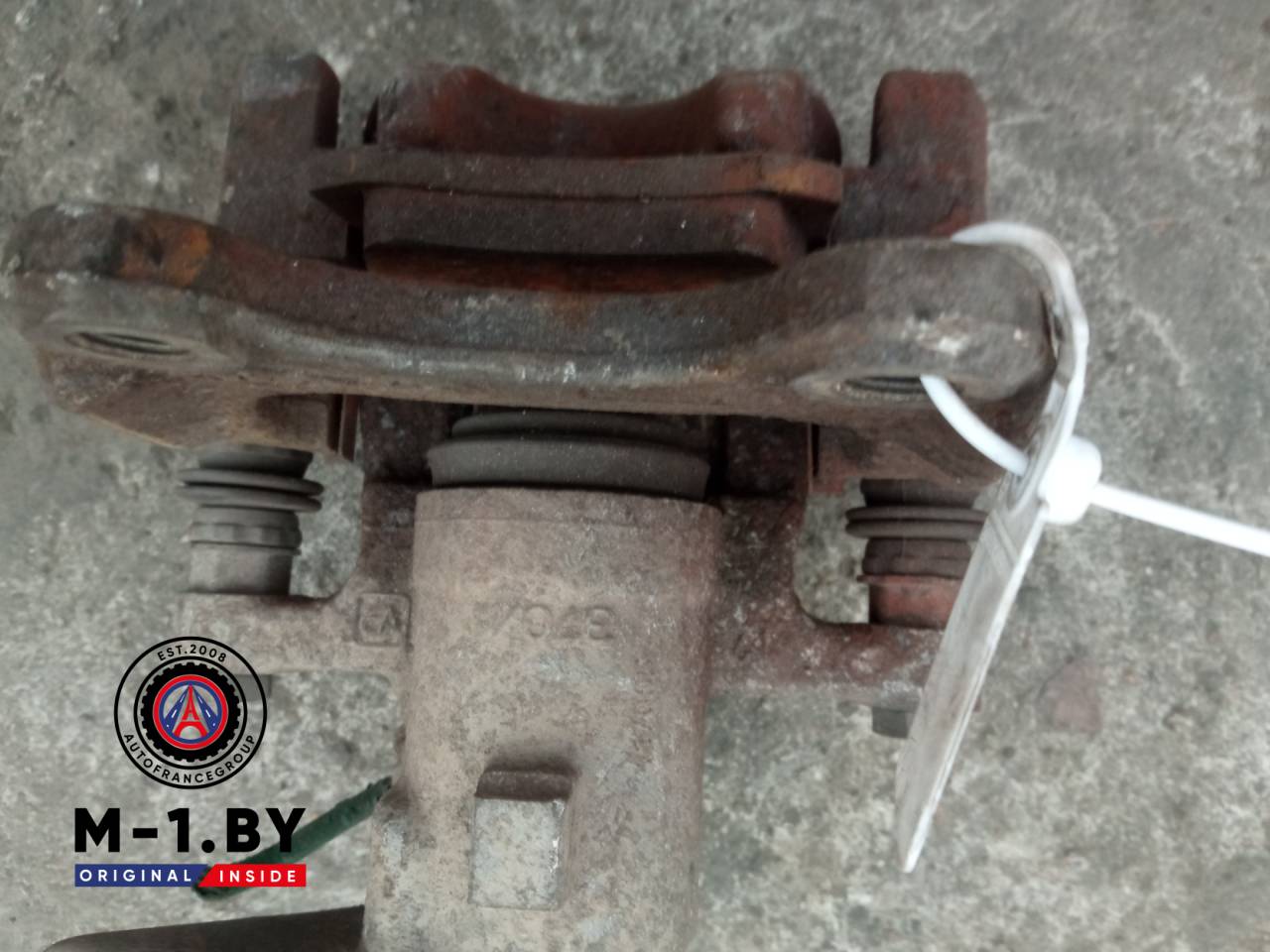 суппорт задний правый Renault Scenic 2 поколение (2003 - 2006) - фото №1