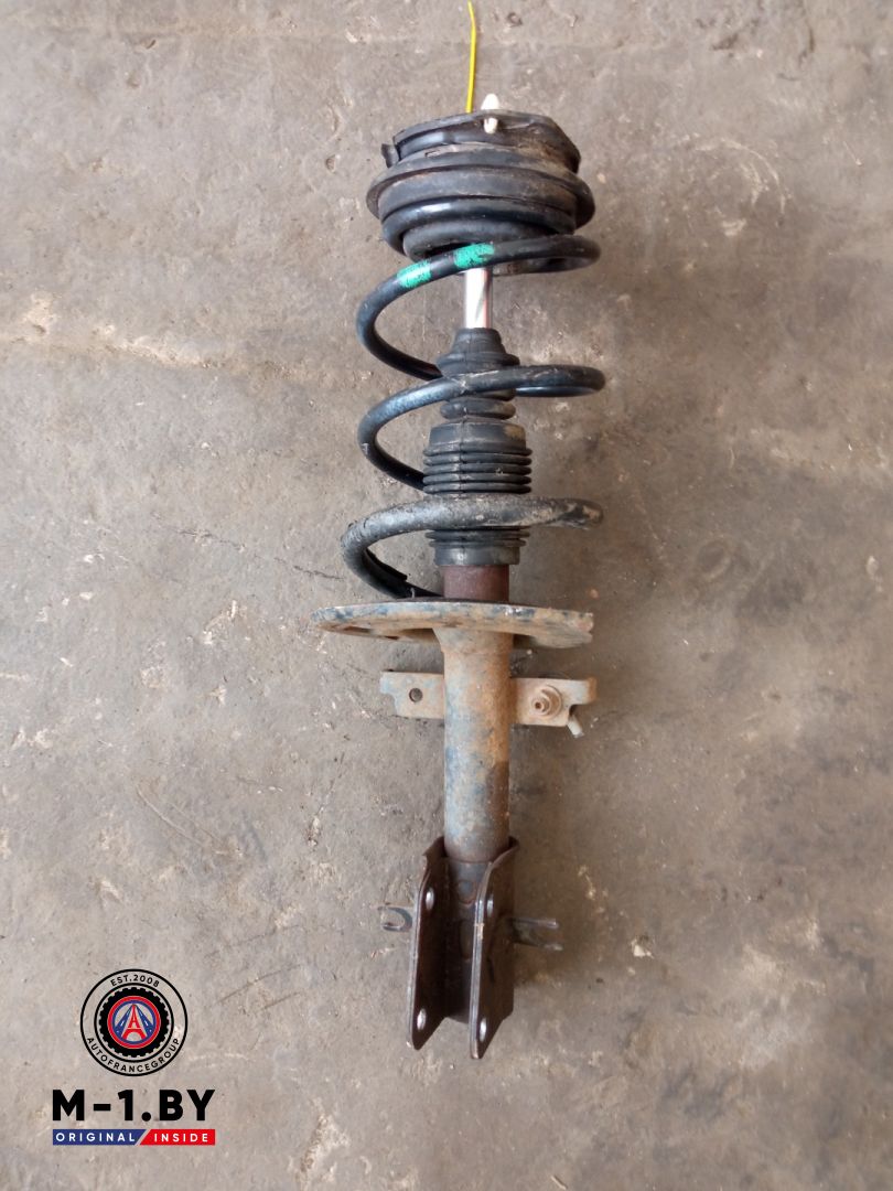 стойка передняя левая Renault Laguna 2 поколение (2001 - 2005), 1.9 л., дизель, 820002876 - фото №1