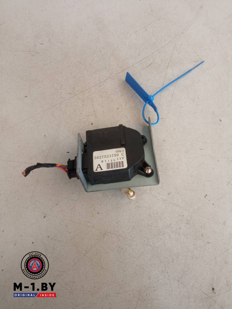 моторчик заслонки печки Renault Koleos 1 поколение (2008 - 2011), 5027523750 - фото №1