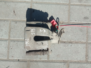 суппорт задний левый Renault Megane 2 поколение (2002 - 2006)