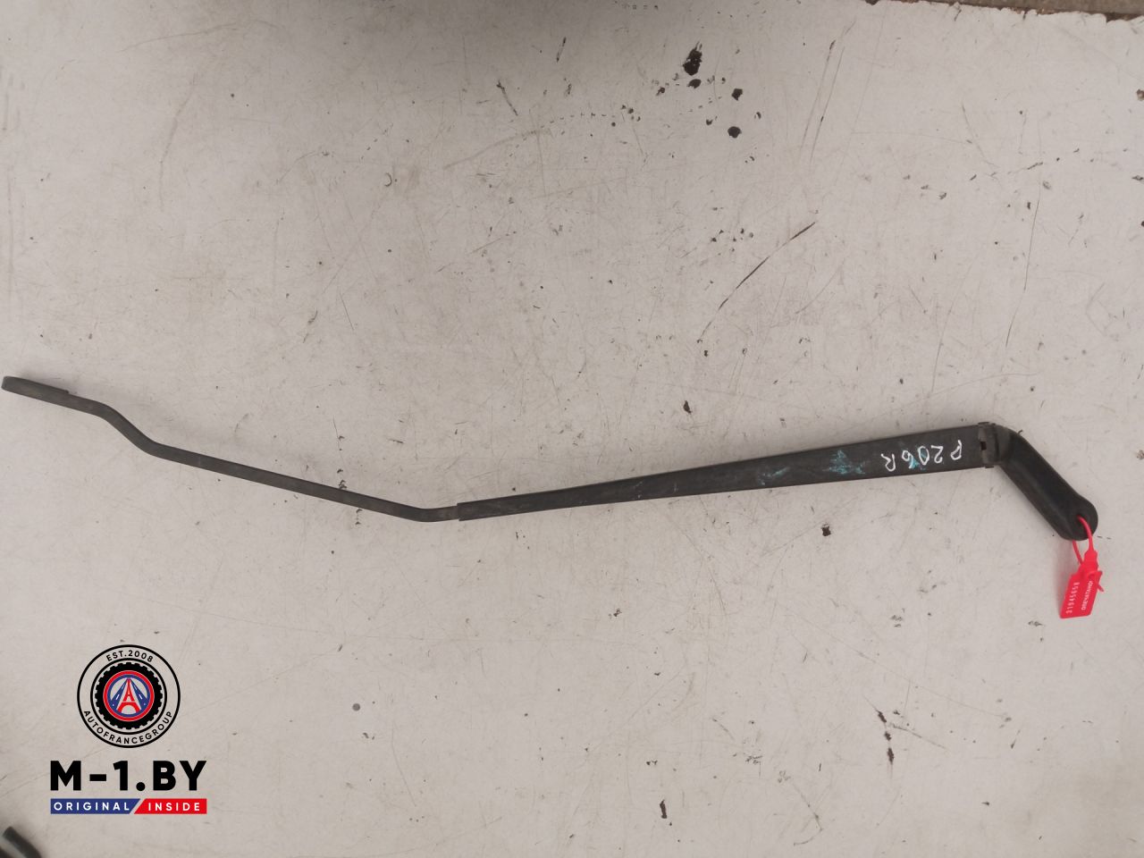 щеткодержатель (поводок стеклоочистителя, дворник) Peugeot 206 1 поколение (1998 - 2003) - фото №1