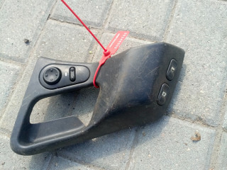 блок управления стеклоподъемниками Citroen Xantia 1 поколение (1992 - 1998), 9613057277