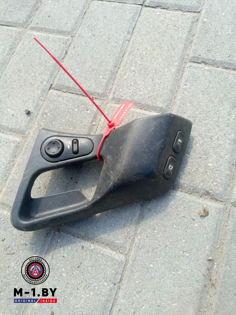 блок управления стеклоподъемниками Citroen Xantia 1 поколение (1992 - 1998), 9613057277 - фото №1