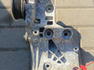 кронштейн компрессора кондиционера Opel Astra J [рестайлинг] (2011 - 2015), 2.0 л., дизель, 55582510