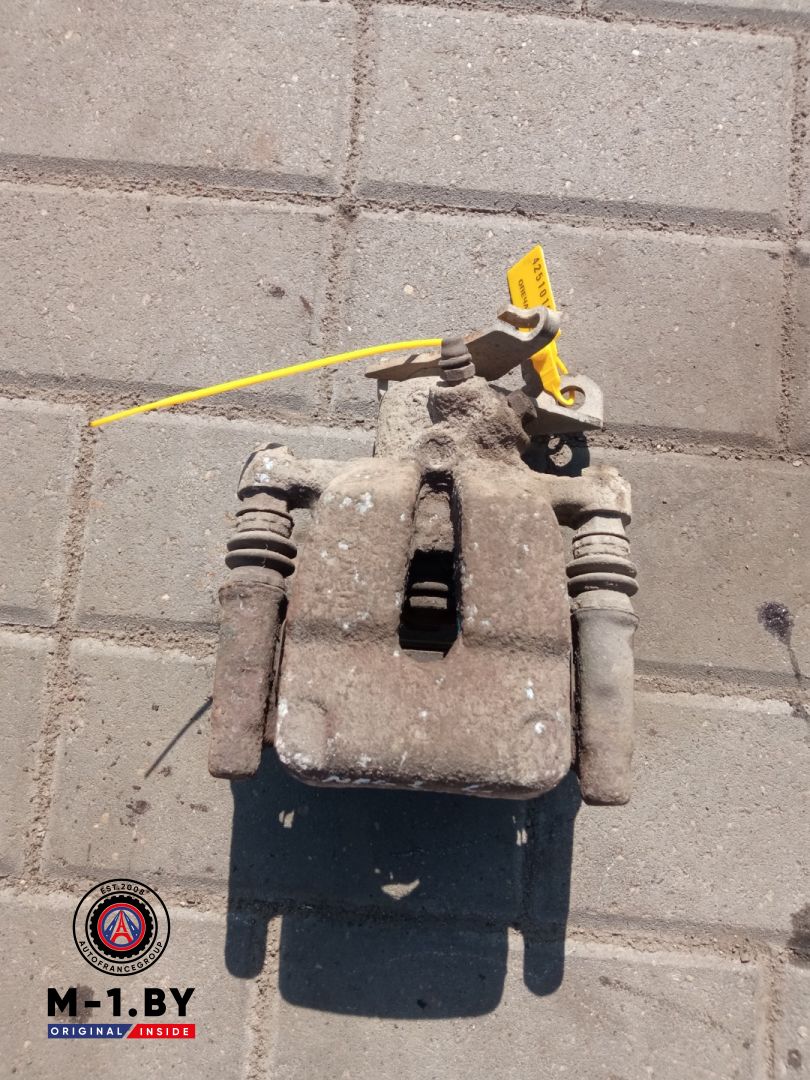 суппорт задний правый Renault Megane 2 поколение (2002 - 2006) - фото №1