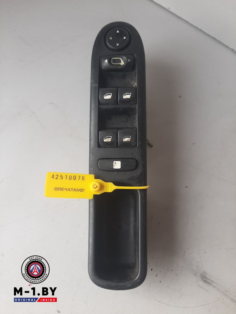 блок управления стеклоподъемниками Peugeot 307 1 поколение (2001 - 2005), 96498421XT - фото №1