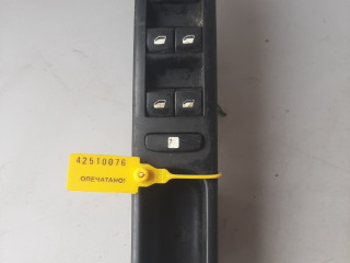 блок управления стеклоподъемниками Peugeot 307 1 поколение (2001 - 2005), 96498421XT