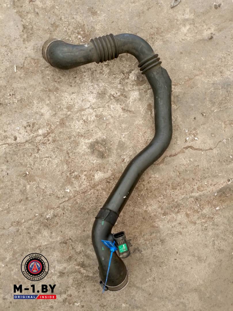 патрубок интеркулера Renault Clio 3 поколение (2005 - 2009), 1.5 л., дизель, 8200748681 - фото №1