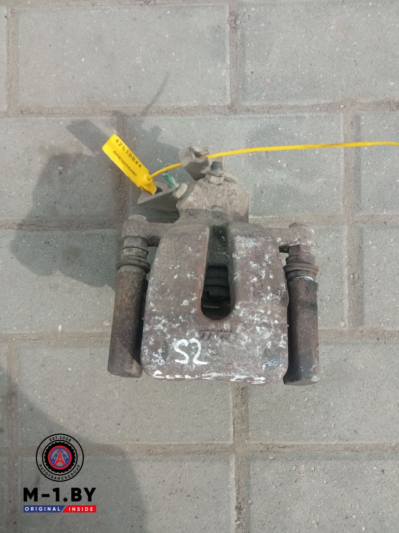 суппорт задний левый Renault Scenic 2 поколение (2003 - 2006) - фото №1