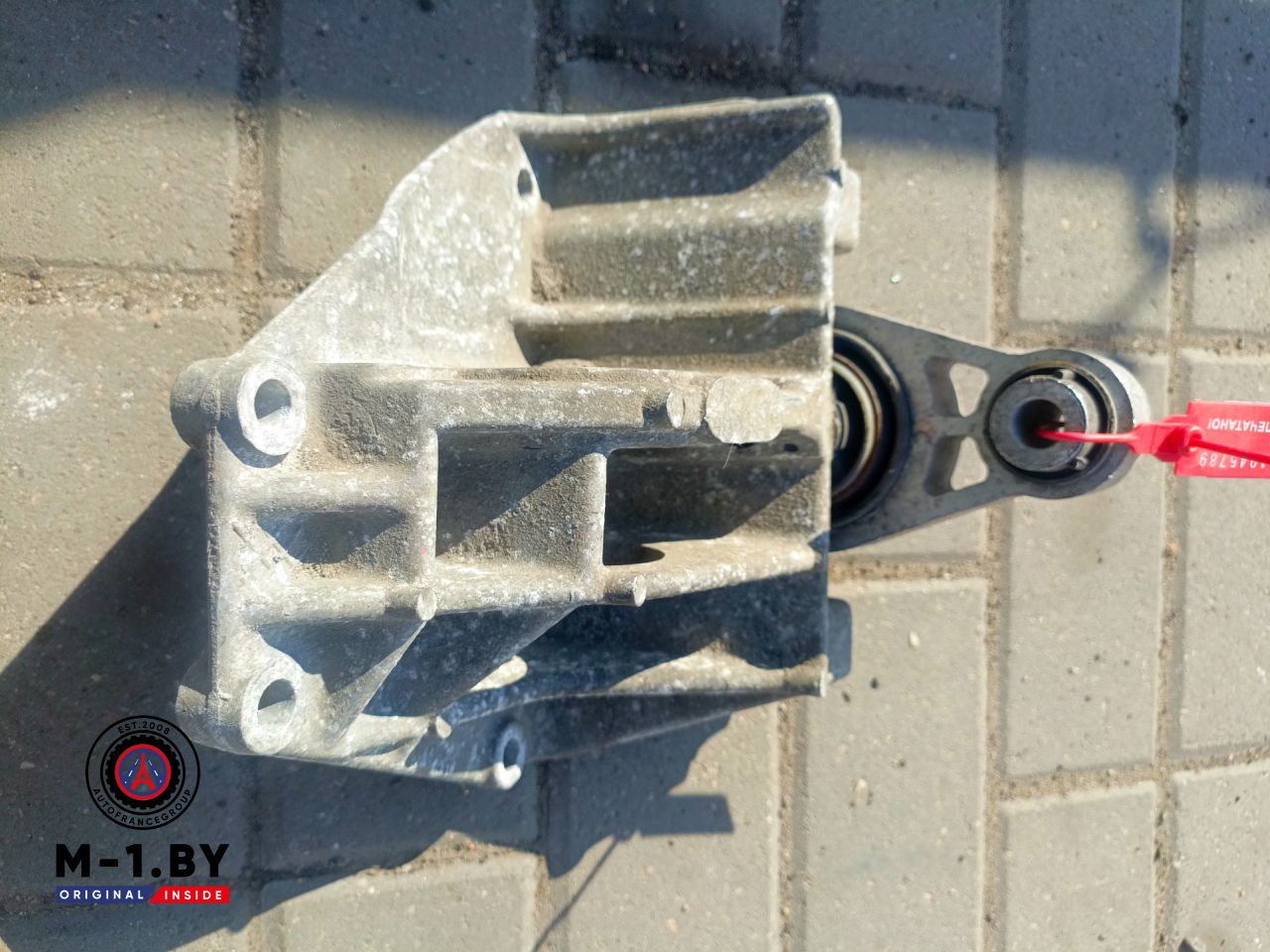 кронштейн полуоси Renault Laguna 2 поколение (2001 - 2005), 2.2 л., дизель, 7700833323 - фото №1