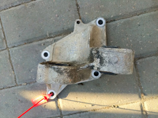 кронштейн полуоси Peugeot 406 1 поколение [рестайлинг] (1999 - 2004), 1.8 л., бензин