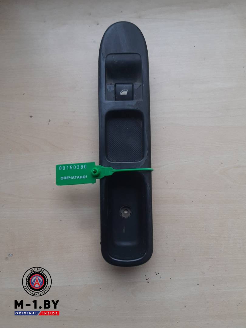 кнопка стеклоподъемника двери передней правой Citroen C3 Picasso 1 поколение (2008 - 2013) - фото №1